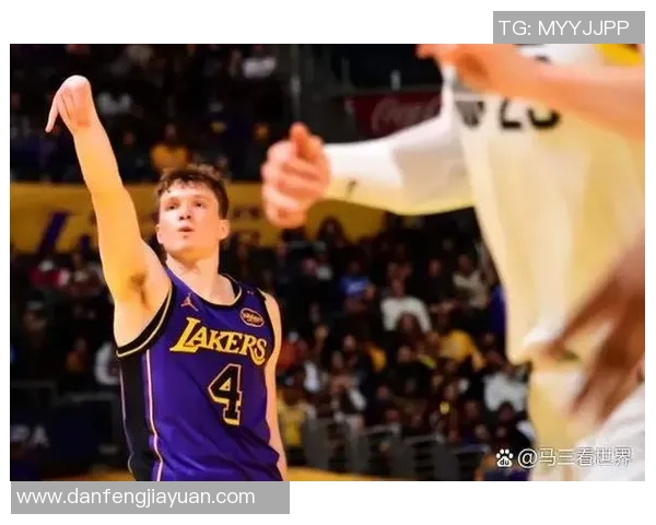 沃克凯斯勒的崛起之路NBA新星如何在赛场上展现潜力与实力